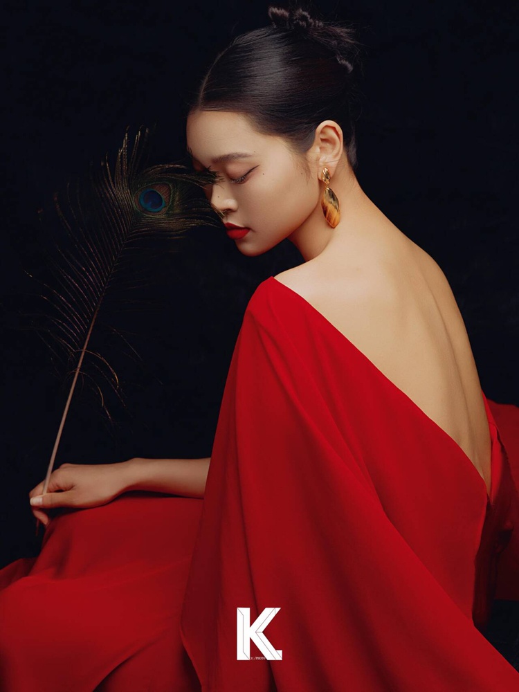 2026 New Fashion High-End Red  - Ethnic Fashion Photography 评论和价格